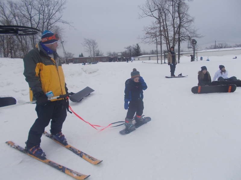 carson snowboarding at jackfrost-10913